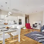 Fraser Place Anthill Aparthotel