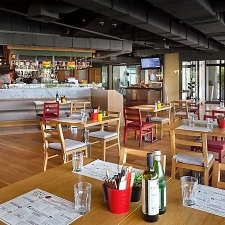 Apartmanhotel Fraser Place Anthill 4*