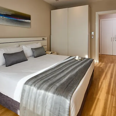 Aparthotel Fraser Place Anthill 5*