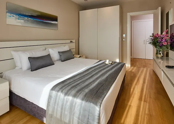 Aparthotel Fraser Place Anthill 5*