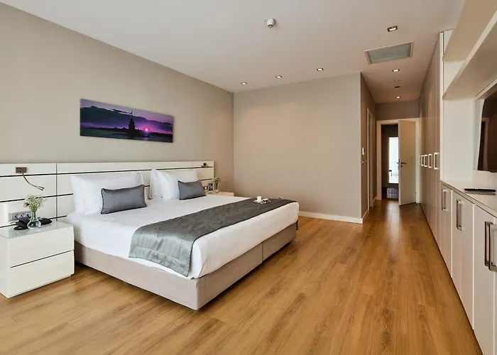 Fraser Place Anthill Aparthotel